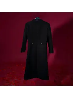 赤い裏地付きロングスーツコート